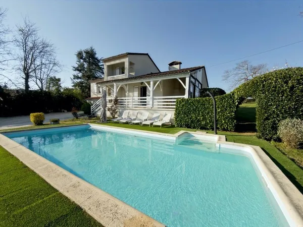 A vendre-Villa avec piscine 4 chambres dont 2 suites vue panoramique sans vis à vis MOULEYDIER (24)