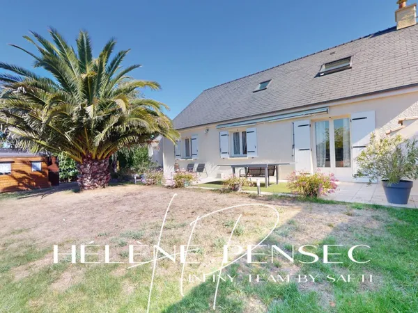 Maison avec vie de plain-pied, 5 chambres, garage et joli jardin clos de 516 m². (visite virtuelle d