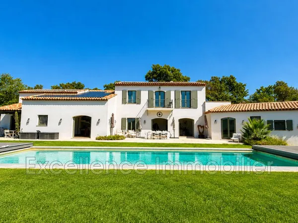 Villa 8 pièces 252 m²
