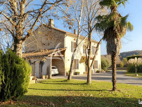 Maison 7 pièces 220 m²