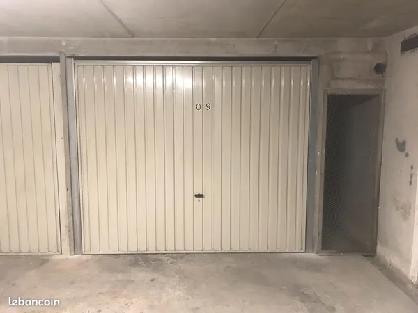 Garage / Box fermé secteur Charpennes / Wilson