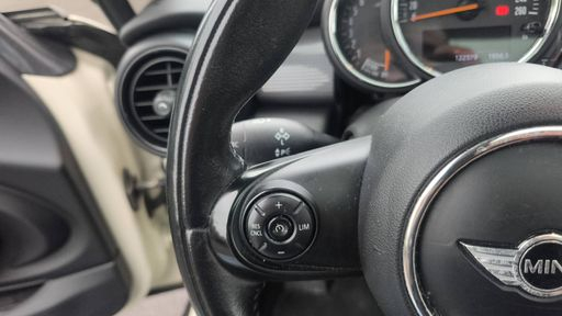 Mini Cooper 1.5 136 - Blackfriars – 2017 – 122379 km – Essence – Boîte Manuelle — photo 10