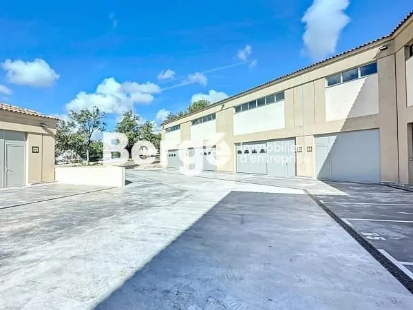 Local industriel 255 m²