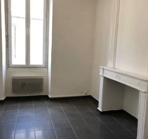 T2 avec parquet ancien de 45m2- BX Capucins/St Michel