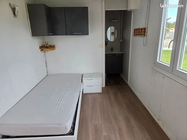 Bungalow d'environ 15 m² à louer - Saint-Armel - 250 /mois