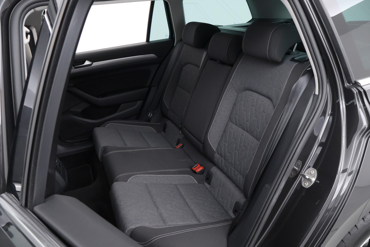 Volkswagen Passat SW — photo 32