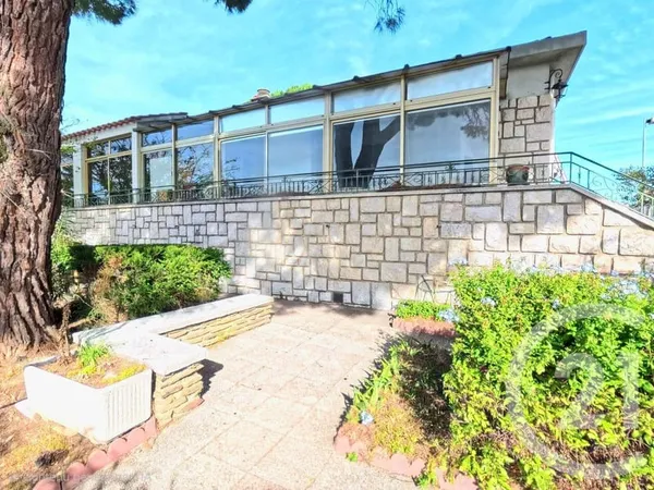 Maison 8 pièces 245 m²