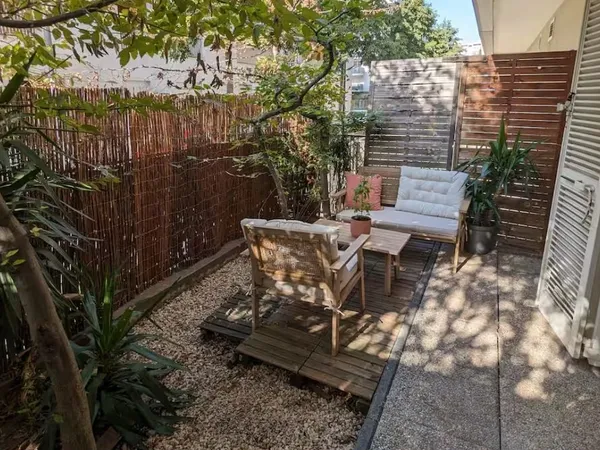 Studio meublé 32 m² refait à neuf + Jardin privatif 12 m² - Lyon 8e (Tram direct Part-Dieu & EMlyon)