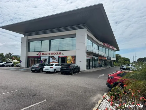 Fonds de commerce parfumerie 153 m²