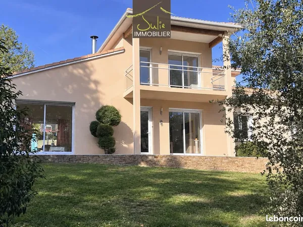 Propriété 5 pièces 161 m²