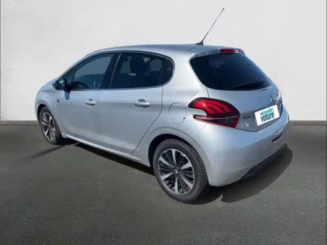 Peugeot 208 puretech 110ch s&amp;s bvm6 — photo 7
