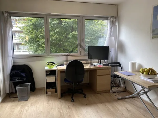 METRO VOLTAIRE - STUDIO DE 25 M2 AVEC PARKING