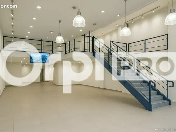 Local commercial 382 m²