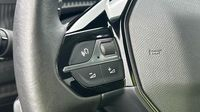 Peugeot 2008 1.2 PureTech 130ch S&S Allure Pack EAT8 — photo 18