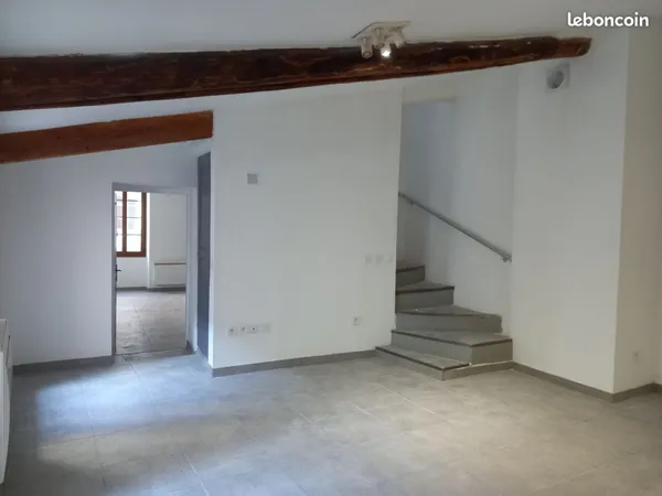 Beau T3 de caractère, en duplex. Carpentras