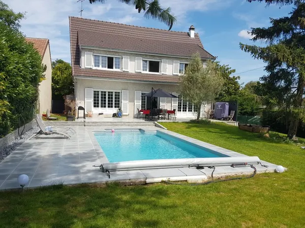 91330- YERRES- Vente maison familiale de 205 m² avec piscine, terrain plein sud et sous-sol total