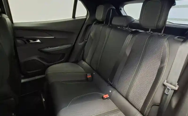 Peugeot 2008 hybrid 136 e-dcs6 — photo 3