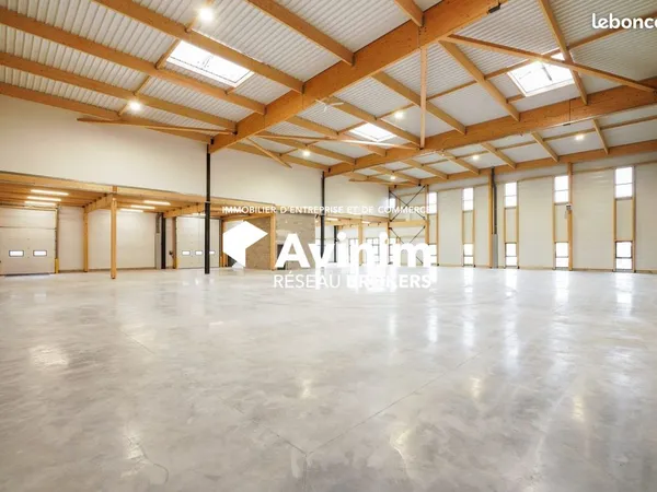 Local 814 m² Avignon