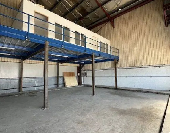 Local d'activité 300 m²