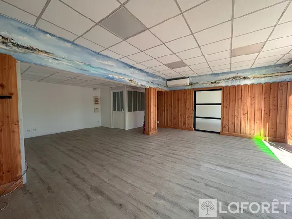 Local commercial 2 pièces 74 m²