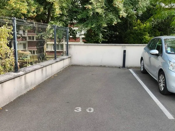 Emplacement parking à louer