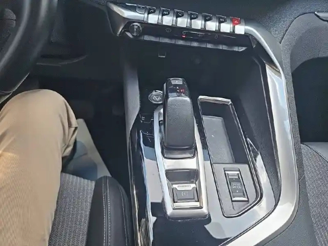 Peugeot 3008 hybrid 225 e-eat8 — photo 25