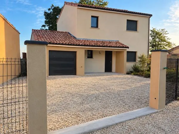 Maison neuve RE2020 114,5 m² - 3 chambres - terrain 943 m² - 255 000