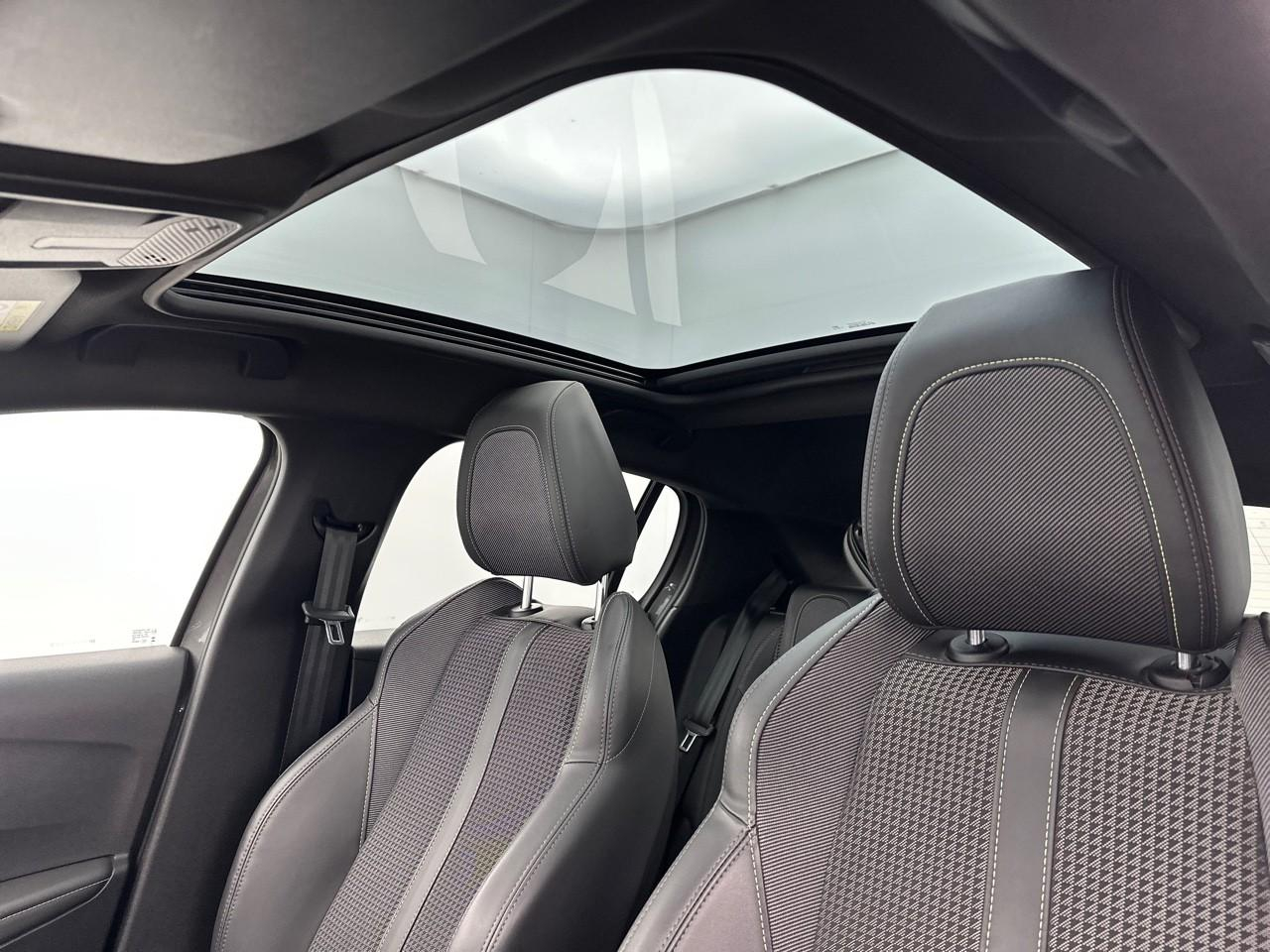 Peugeot 208 puretech 100 s&s eat8 gt — photo 35