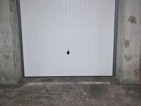 Grand box 18 m2 - parking et stockage
