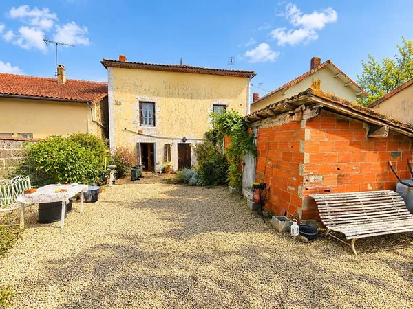 Maison Confolens 1230 m2