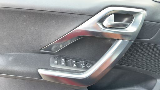 Peugeot 2008 1.2 PureTech 110 - Allure – 2018 – 106566 km – Essence – Boîte Manuelle — photo 5