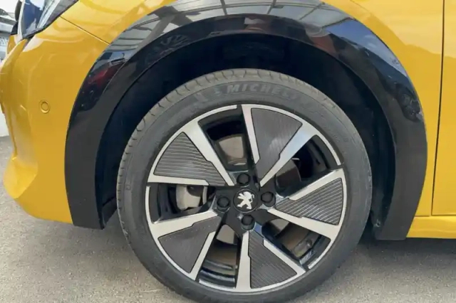 Peugeot 208 electrique 50 kwh 136ch — photo 28