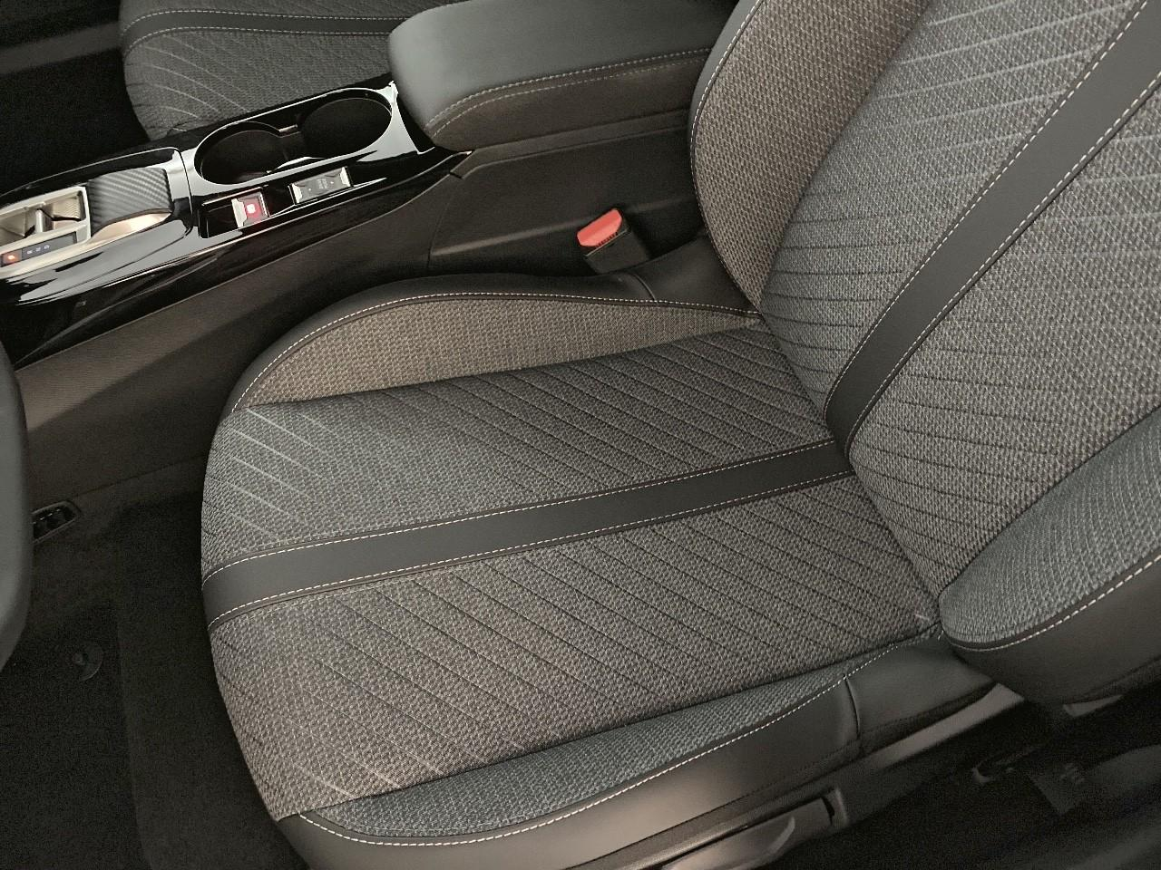 Peugeot 2008 hybrid 145 ch e-dcs6 allure — photo 9