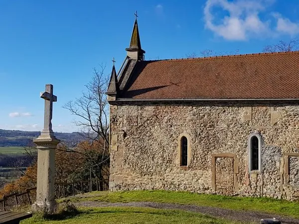Chapelle de caractère XIXe sur vestiges médiévaux - vente après succession