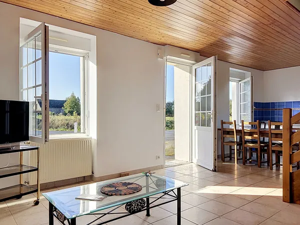 Charmante maison en pierre à vendre à Edern - vie de plain-pied, 3 chambres, grand terrain de près d