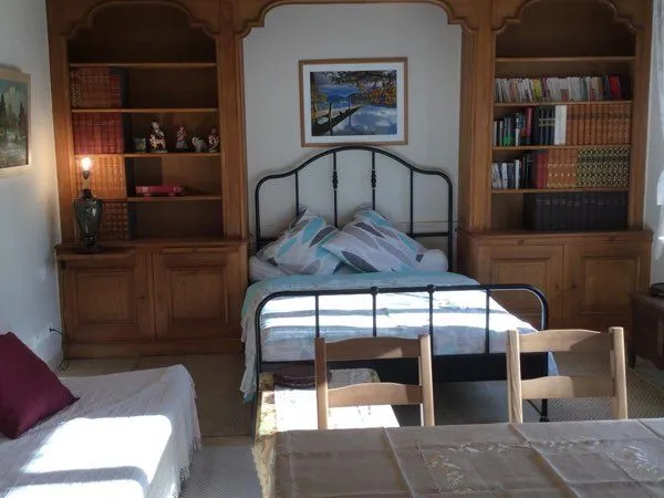 Location studio/dépendance neuf, accès privé. 780 CC