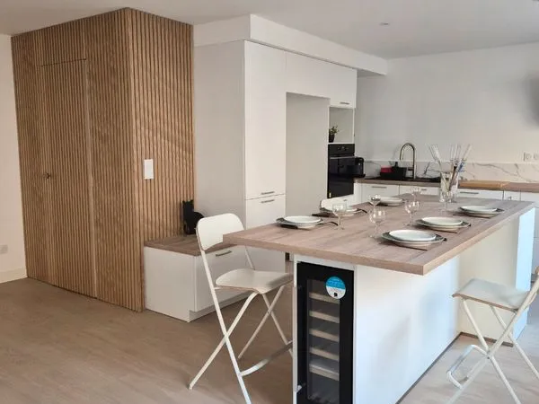 Appartement Lumineux Entièrement Rénové