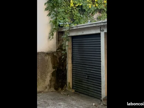 BOX garage voiture ou stockage marchandises BONDY Sud