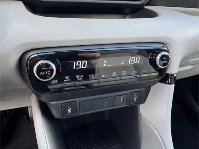 Toyota Yaris hybride 116h iconic — photo 20