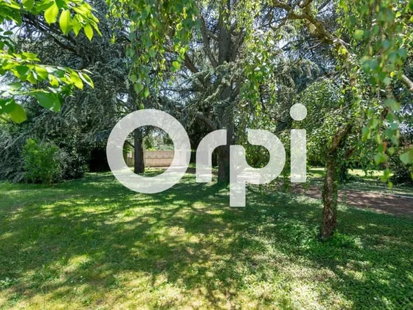 Terrain 819 m²