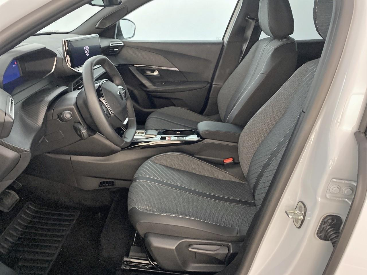 Peugeot 2008 hybrid 145 ch e-dcs6 allure — photo 9