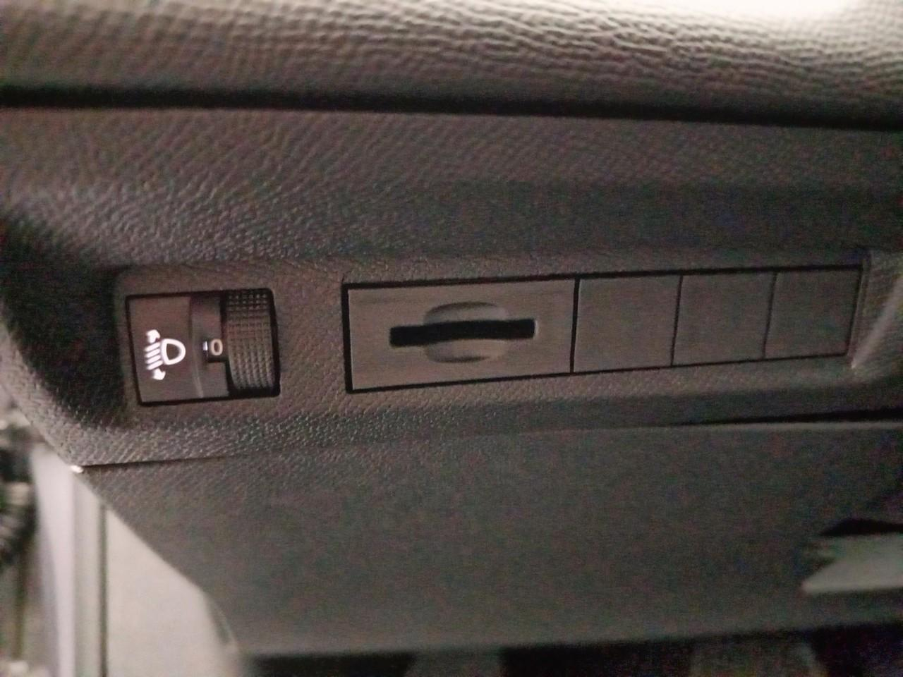 Peugeot 308 hybrid 145 e-dcs6 allure — photo 20
