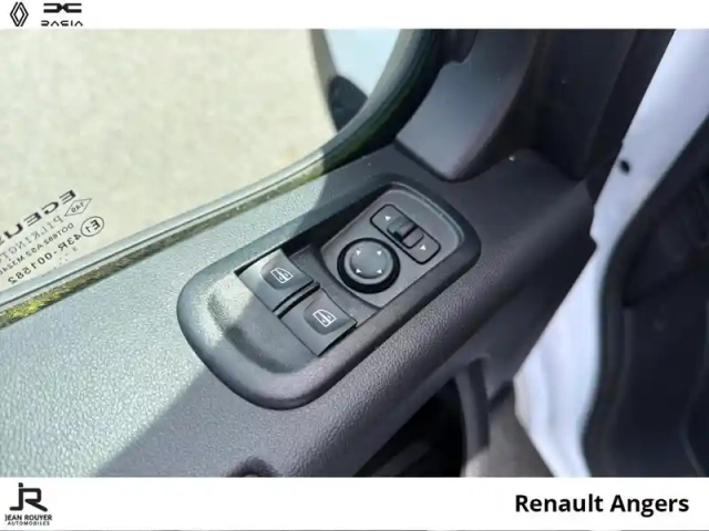 Renault Master fg f3500 l2h2 2.3 blue dci 135ch confort - 21690? ht — photo 10