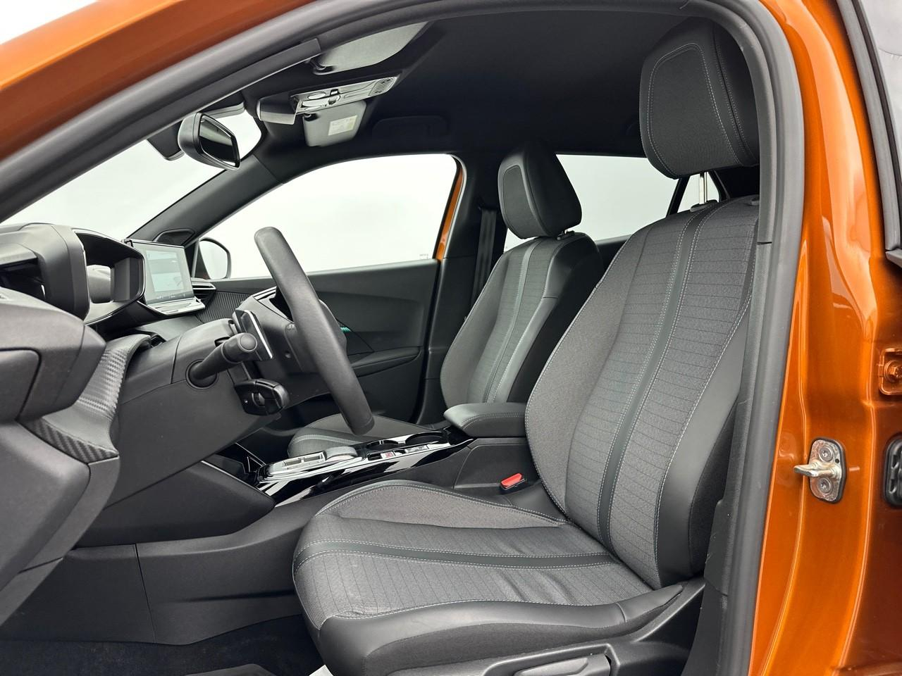 Peugeot 2008 puretech 130 s&s eat8 allure pack — photo 9
