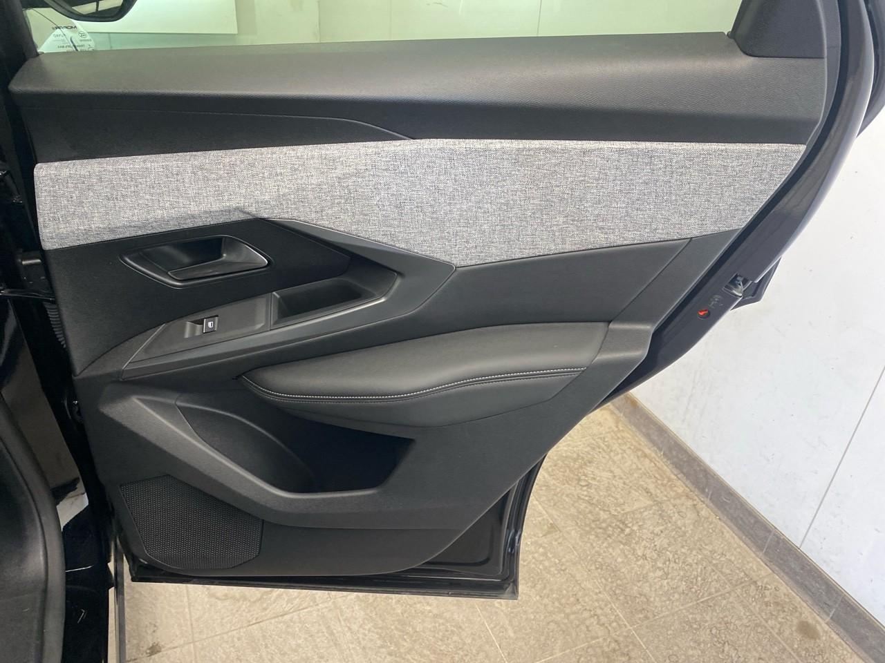 Peugeot 3008 hybrid 136 e-dcs6 gt — photo 24