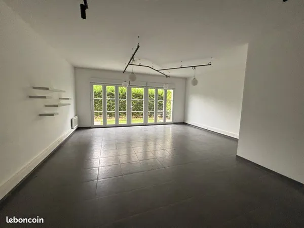 Bureau 65 m² - Saint-Maur-des-Fossés - Parking couvert