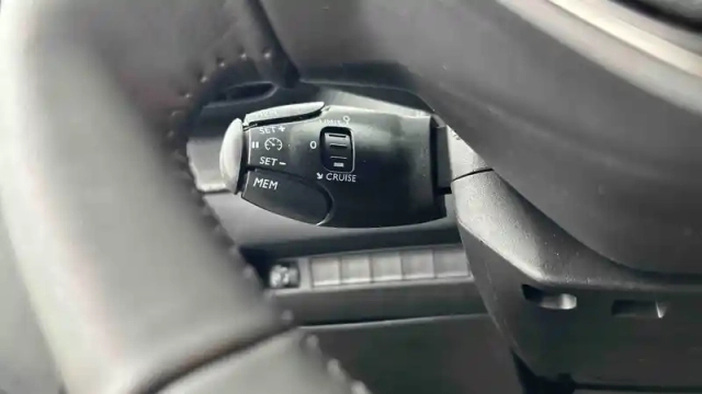 Peugeot 208 hybrid 110 ch e-dcs6 — photo 15