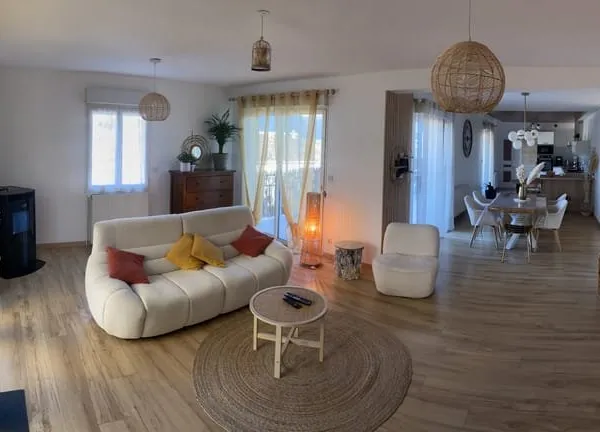À Mende, villa à acheter avec 8 pièces avec Immobilier Occitan