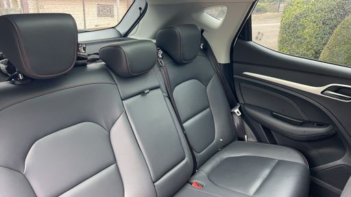 MG ZS 156 70kWh - Luxury – 2022 – 82441 km – Électrique – Boîte Automatique — photo 36
