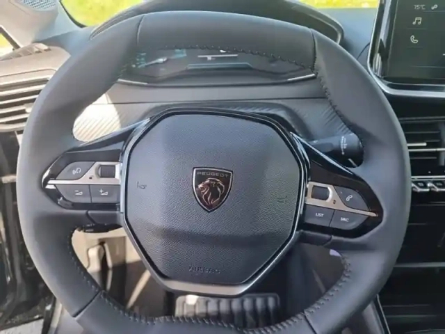 Peugeot 208 hybrid 110 ch e-dcs6 — photo 9
